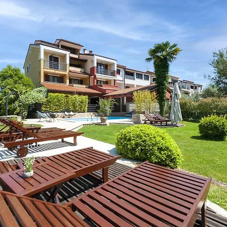 Lauschiges Und Hundefreundliches Mit Pool, Liegen, Grillbereich Rovinj
